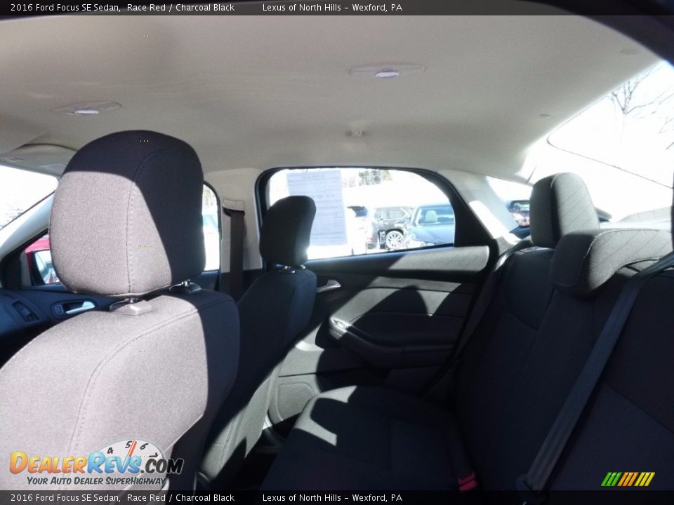 2016 Ford Focus SE Sedan Race Red / Charcoal Black Photo #9