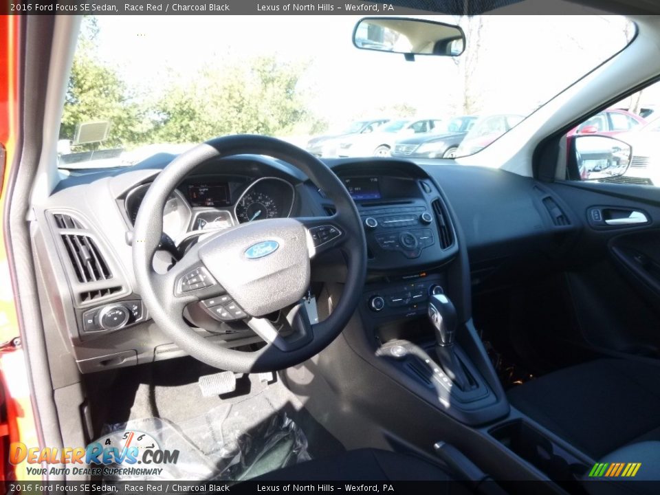 2016 Ford Focus SE Sedan Race Red / Charcoal Black Photo #10