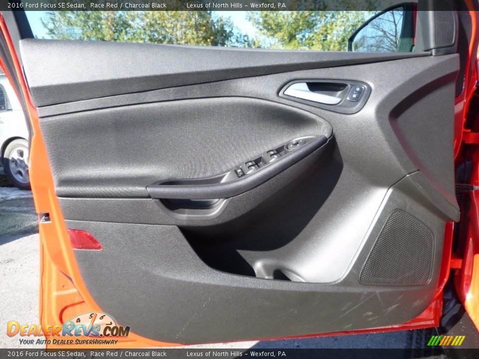 2016 Ford Focus SE Sedan Race Red / Charcoal Black Photo #11