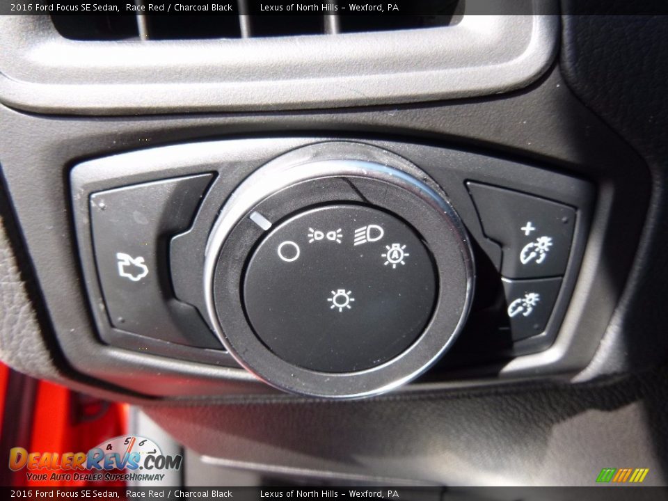 2016 Ford Focus SE Sedan Race Red / Charcoal Black Photo #13