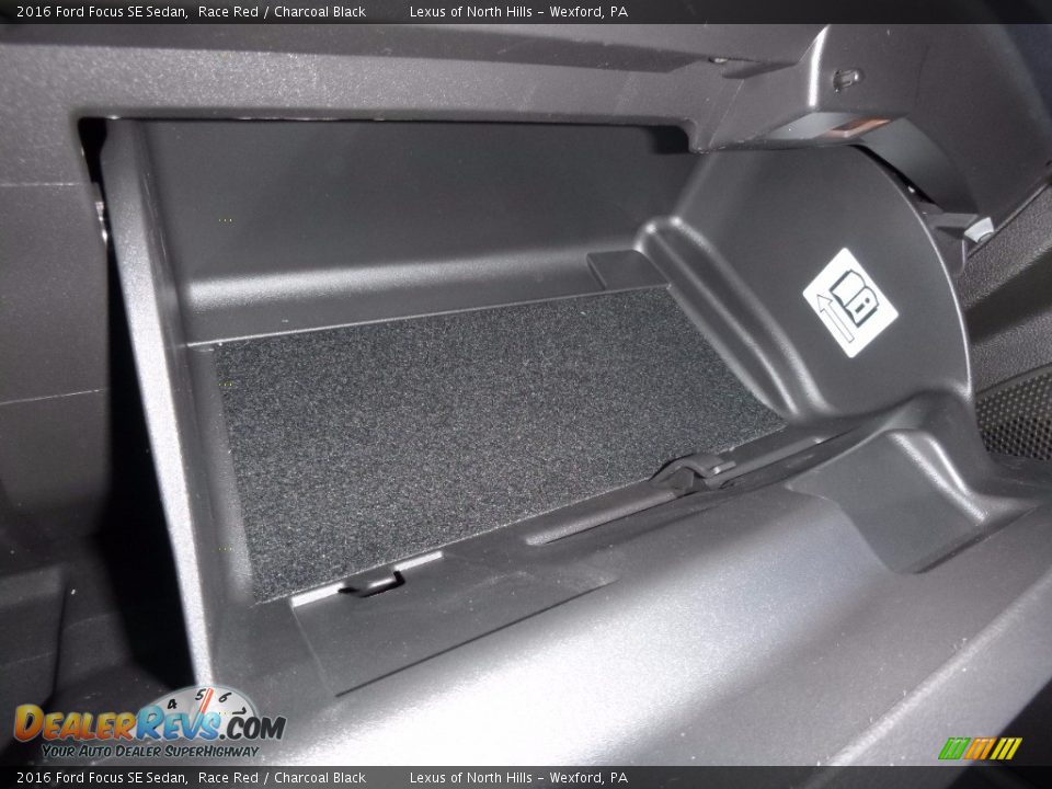 2016 Ford Focus SE Sedan Race Red / Charcoal Black Photo #23