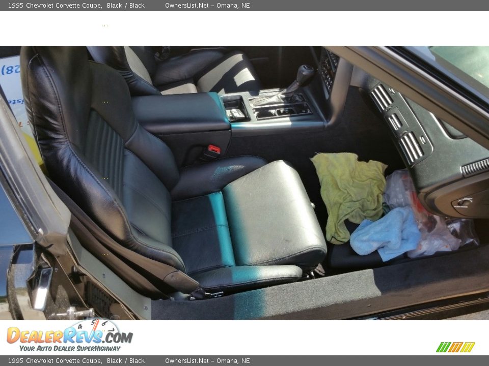 1995 Chevrolet Corvette Coupe Black / Black Photo #12