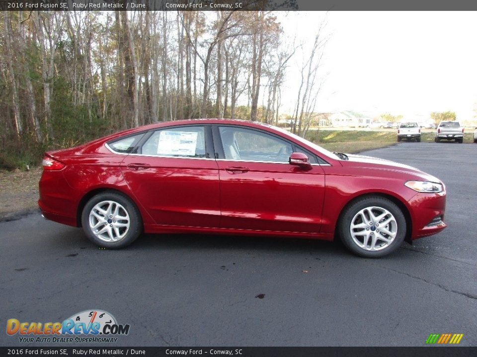 2016 Ford Fusion SE Ruby Red Metallic / Dune Photo #2