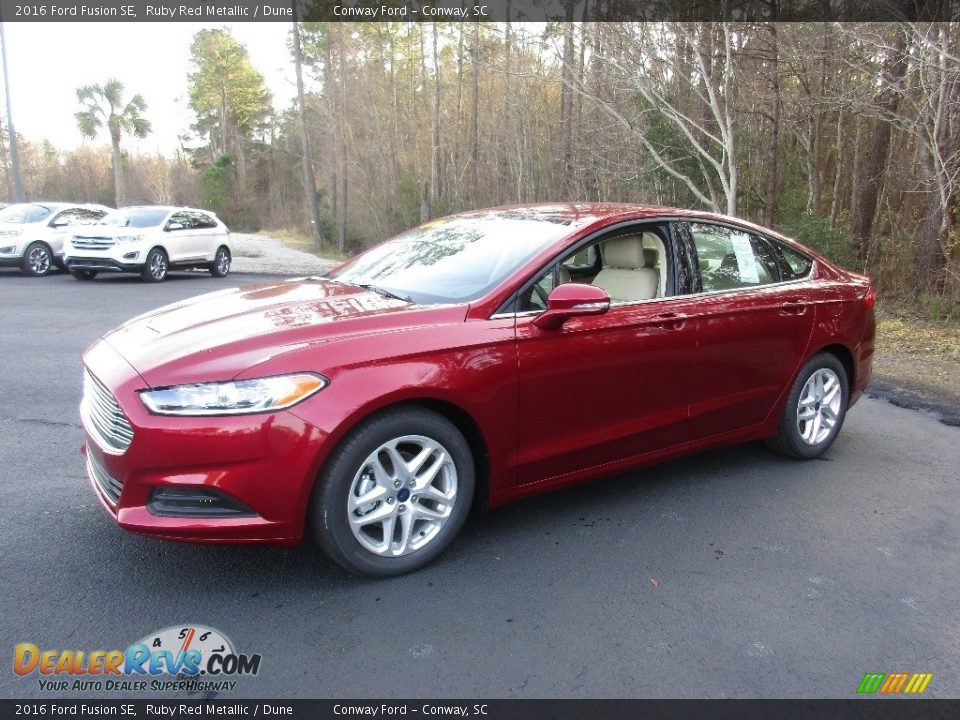 2016 Ford Fusion SE Ruby Red Metallic / Dune Photo #7