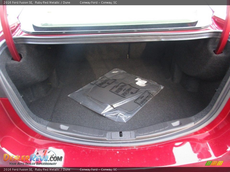 2016 Ford Fusion SE Ruby Red Metallic / Dune Photo #9