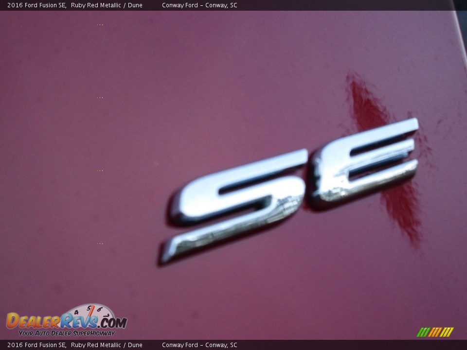 2016 Ford Fusion SE Ruby Red Metallic / Dune Photo #10