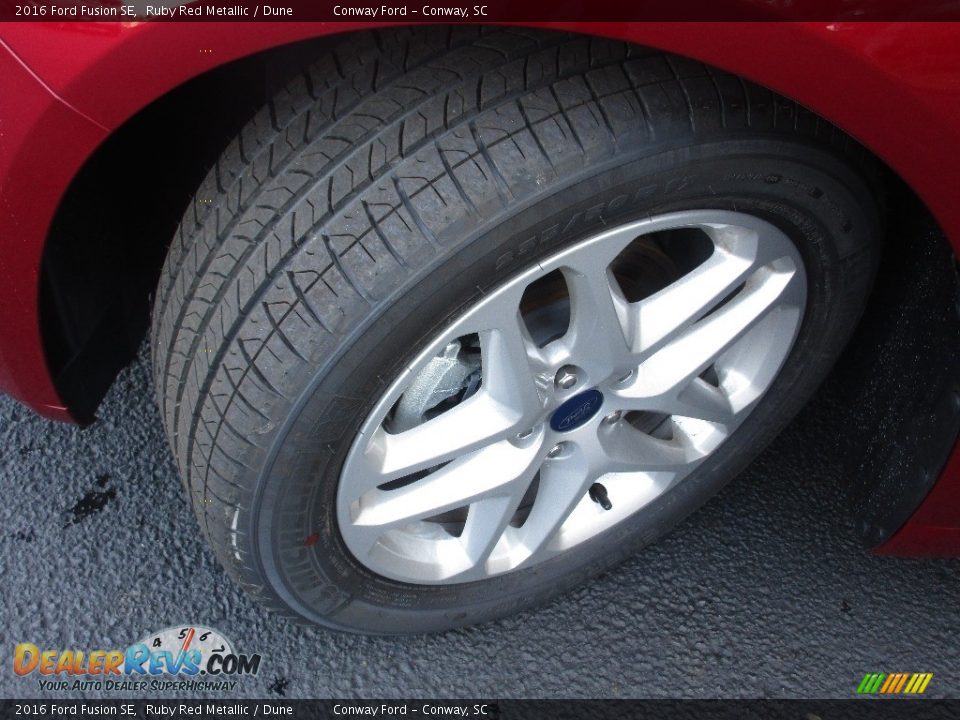 2016 Ford Fusion SE Ruby Red Metallic / Dune Photo #12