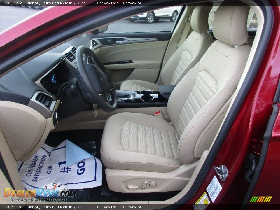 2016 Ford Fusion SE Ruby Red Metallic / Dune Photo #13