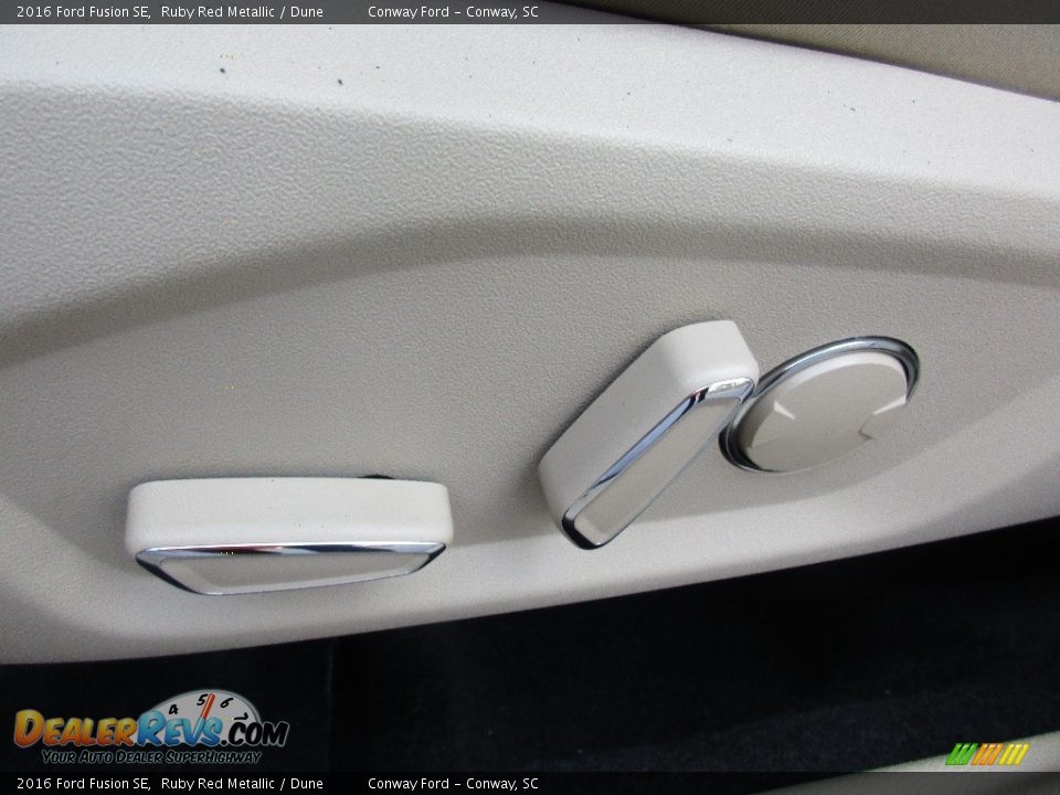 2016 Ford Fusion SE Ruby Red Metallic / Dune Photo #14