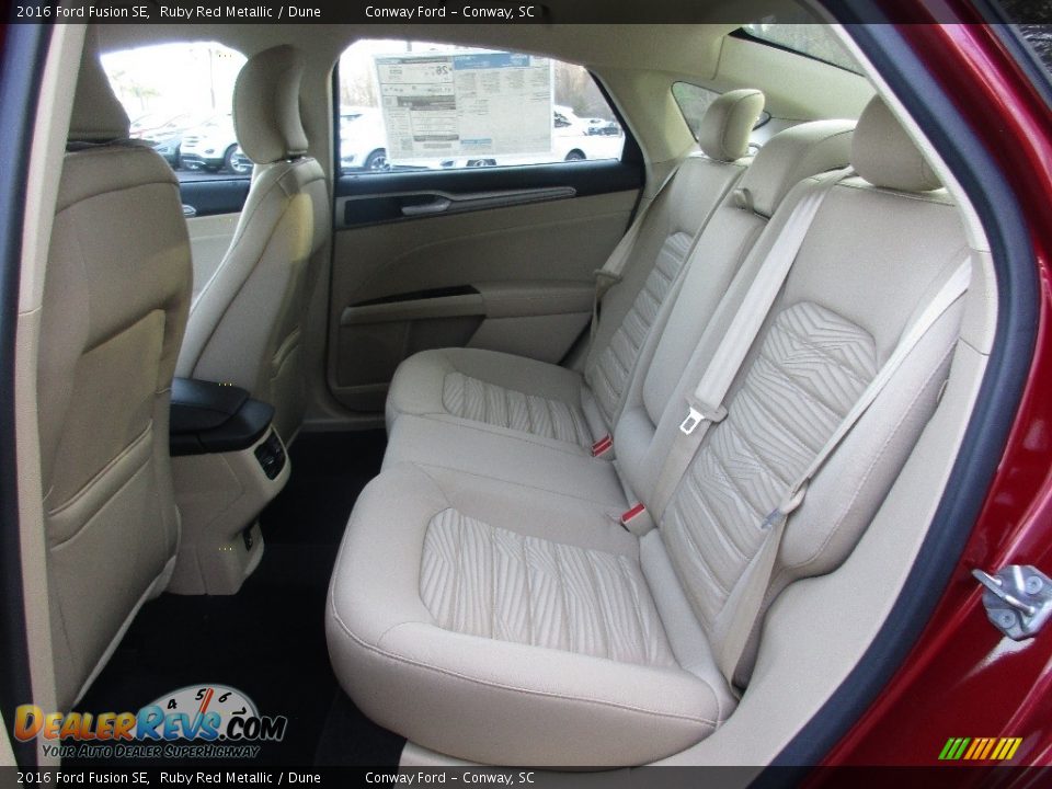 2016 Ford Fusion SE Ruby Red Metallic / Dune Photo #16