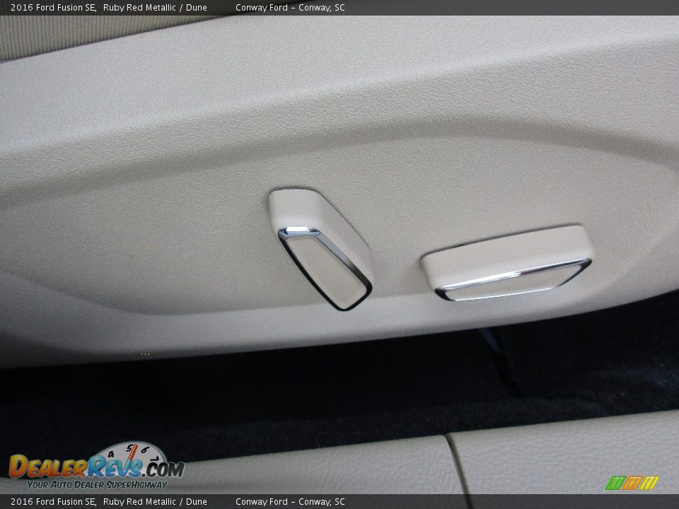 2016 Ford Fusion SE Ruby Red Metallic / Dune Photo #19