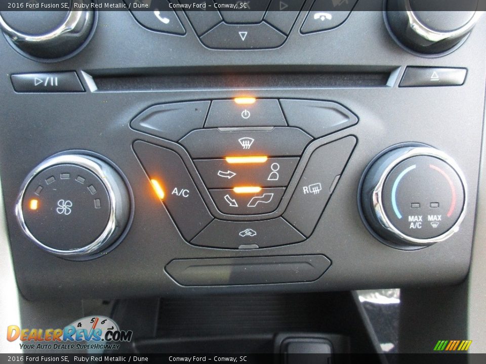 2016 Ford Fusion SE Ruby Red Metallic / Dune Photo #25