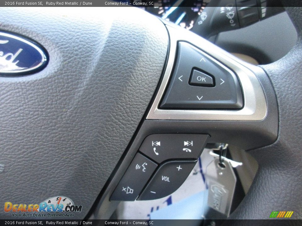 2016 Ford Fusion SE Ruby Red Metallic / Dune Photo #28