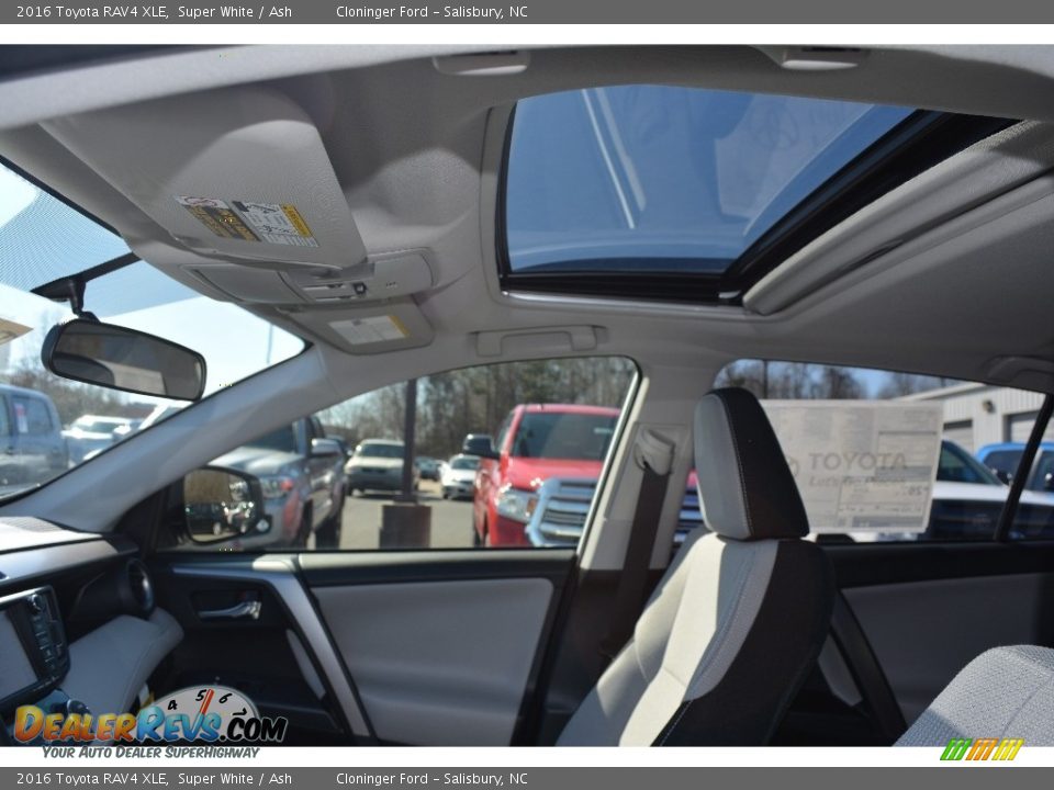 2016 Toyota RAV4 XLE Super White / Ash Photo #6