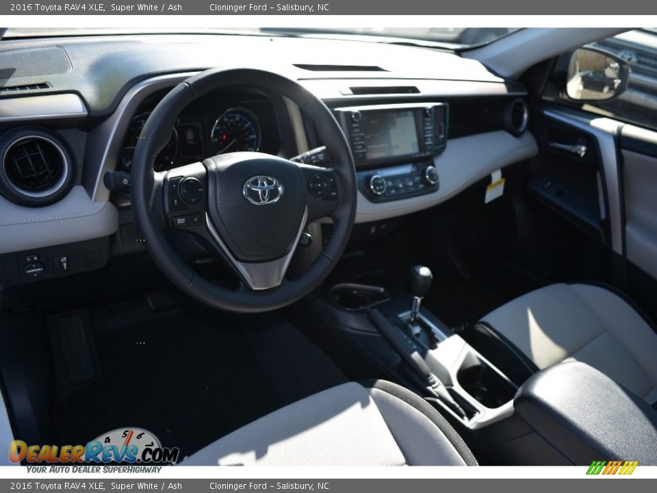 2016 Toyota RAV4 XLE Super White / Ash Photo #8