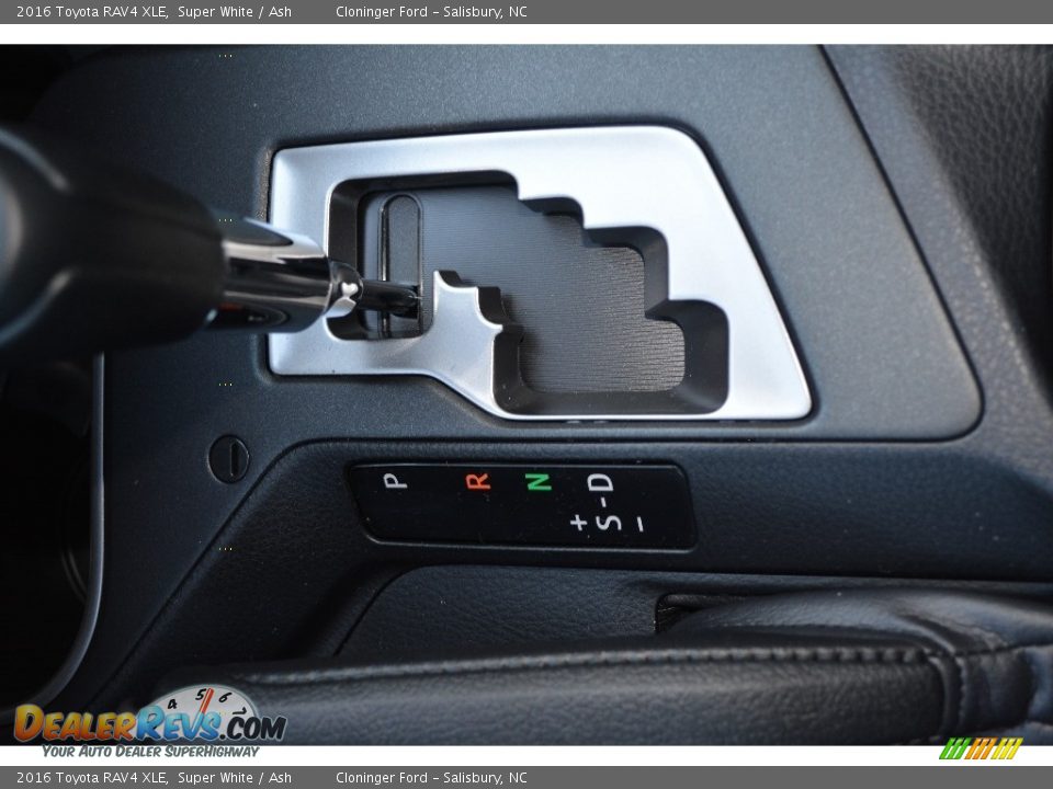 2016 Toyota RAV4 XLE Super White / Ash Photo #17