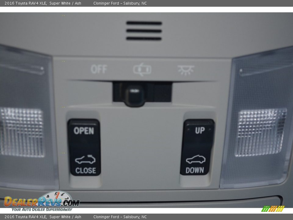 2016 Toyota RAV4 XLE Super White / Ash Photo #18