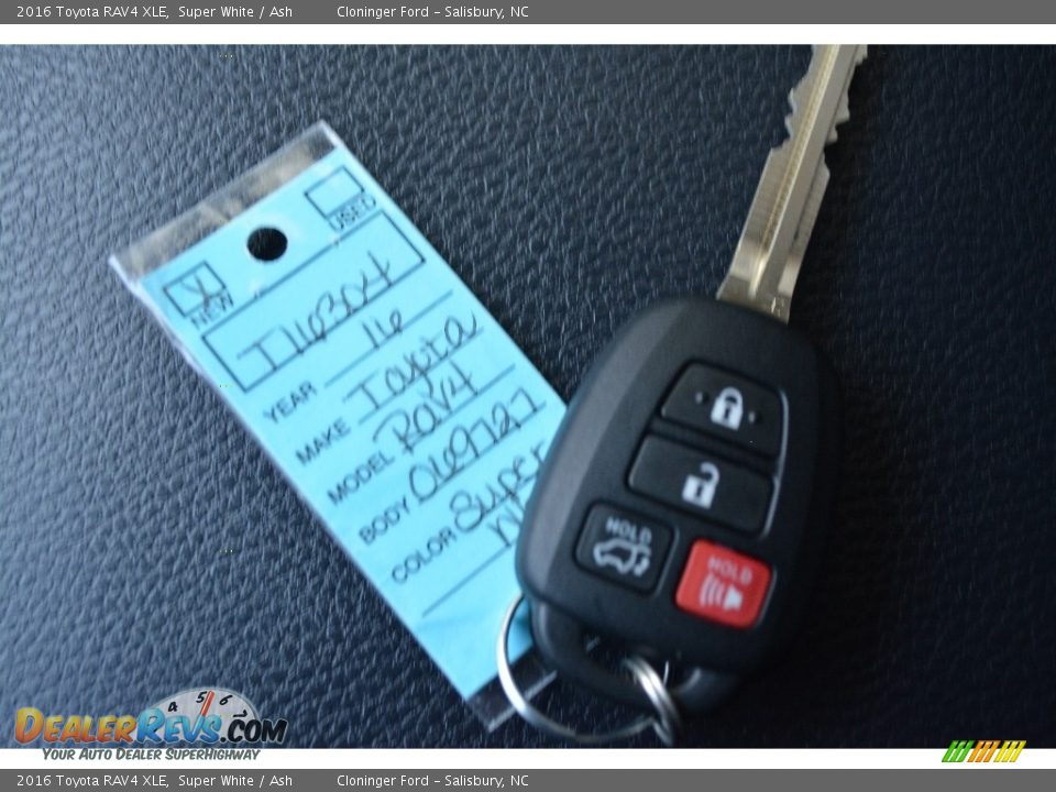 2016 Toyota RAV4 XLE Super White / Ash Photo #21