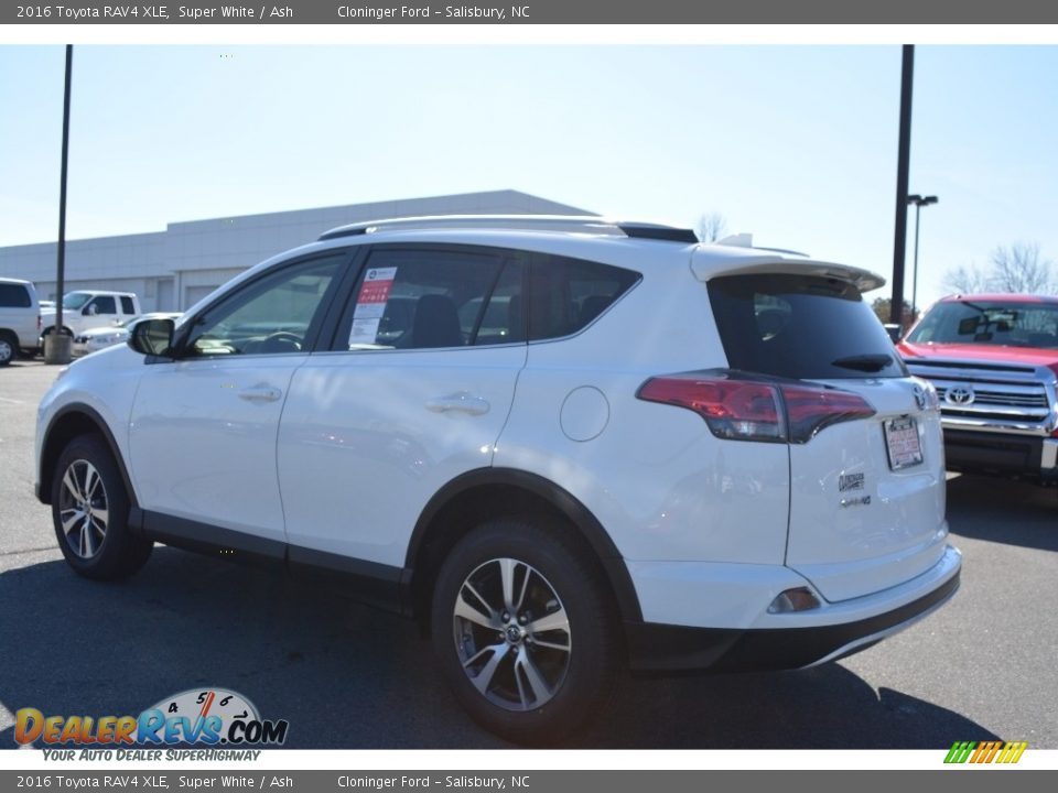 2016 Toyota RAV4 XLE Super White / Ash Photo #22