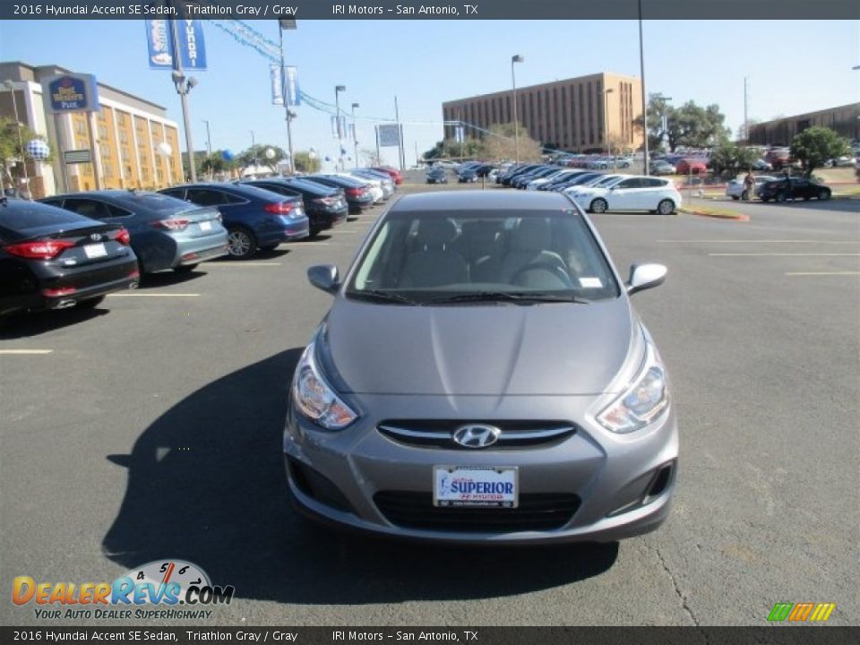 2016 Hyundai Accent SE Sedan Triathlon Gray / Gray Photo #2