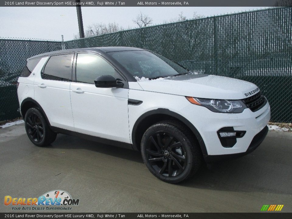 Front 3/4 View of 2016 Land Rover Discovery Sport HSE Luxury 4WD Photo #1