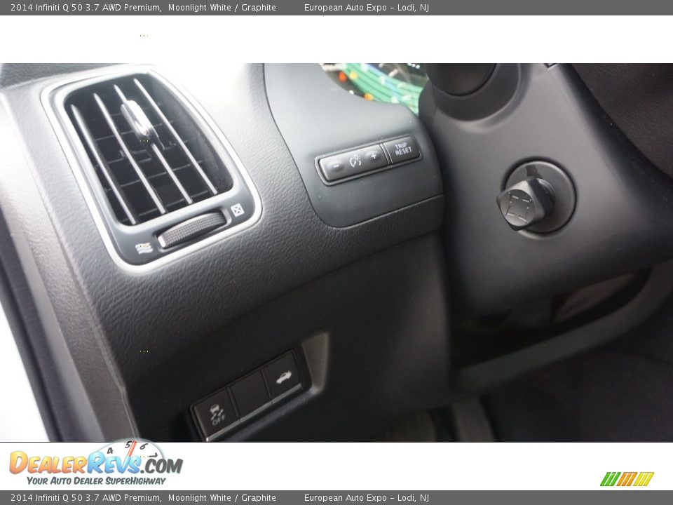 2014 Infiniti Q 50 3.7 AWD Premium Moonlight White / Graphite Photo #16