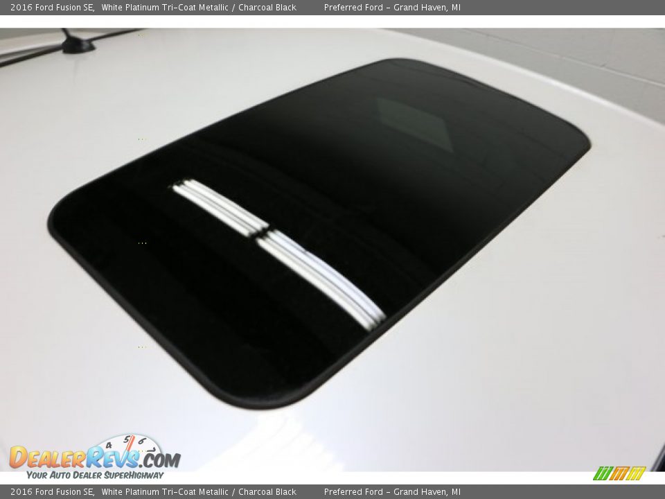 2016 Ford Fusion SE White Platinum Tri-Coat Metallic / Charcoal Black Photo #7