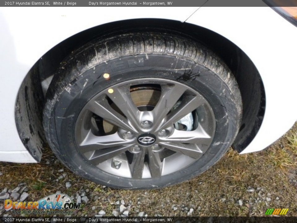2017 Hyundai Elantra SE White / Beige Photo #2