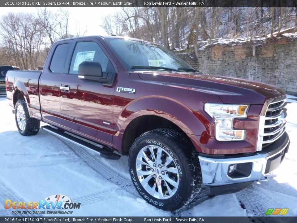 Front 3/4 View of 2016 Ford F150 XLT SuperCab 4x4 Photo #9