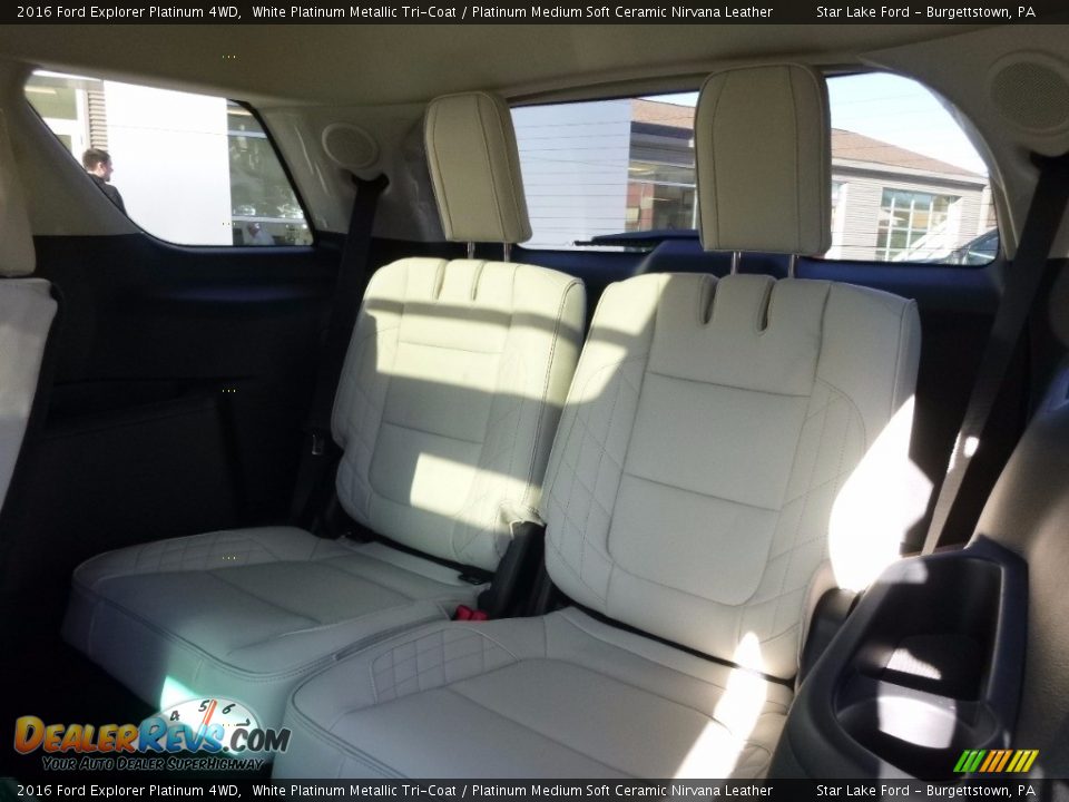 2016 Ford Explorer Platinum 4WD White Platinum Metallic Tri-Coat / Platinum Medium Soft Ceramic Nirvana Leather Photo #11