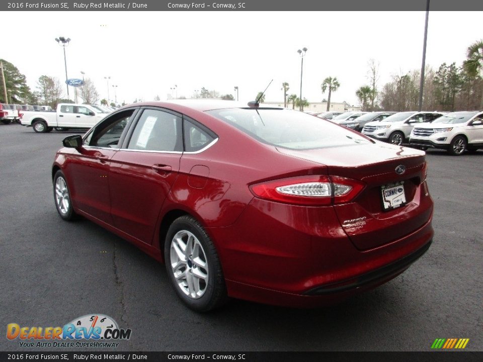 2016 Ford Fusion SE Ruby Red Metallic / Dune Photo #6