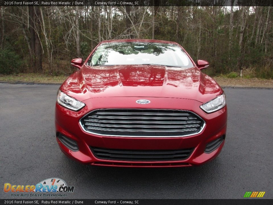 2016 Ford Fusion SE Ruby Red Metallic / Dune Photo #9