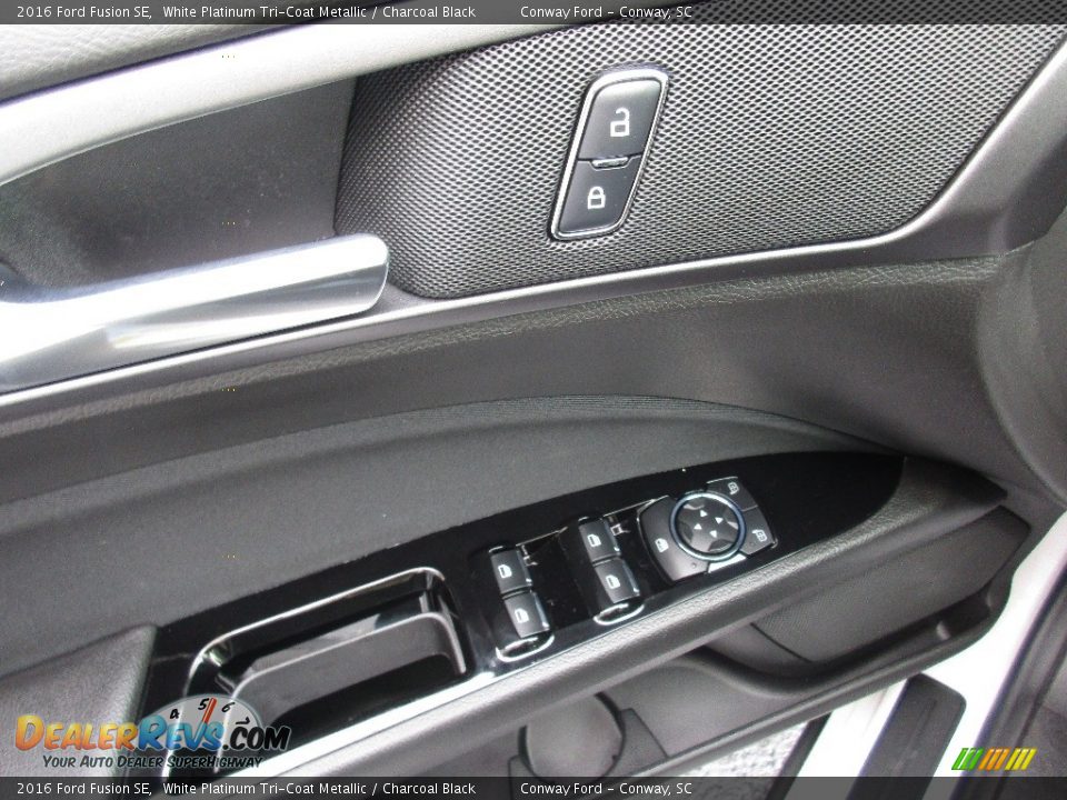 2016 Ford Fusion SE White Platinum Tri-Coat Metallic / Charcoal Black Photo #31