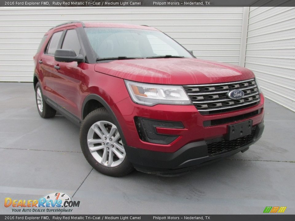 Front 3/4 View of 2016 Ford Explorer FWD Photo #1