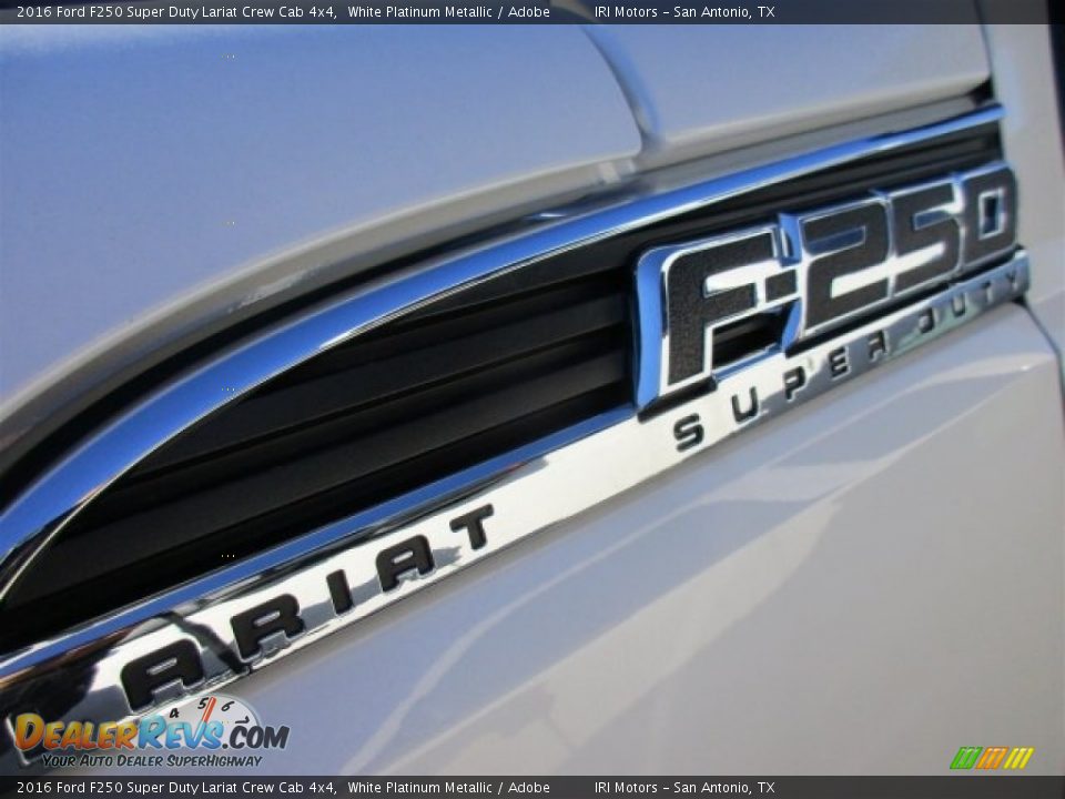 2016 Ford F250 Super Duty Lariat Crew Cab 4x4 White Platinum Metallic / Adobe Photo #3
