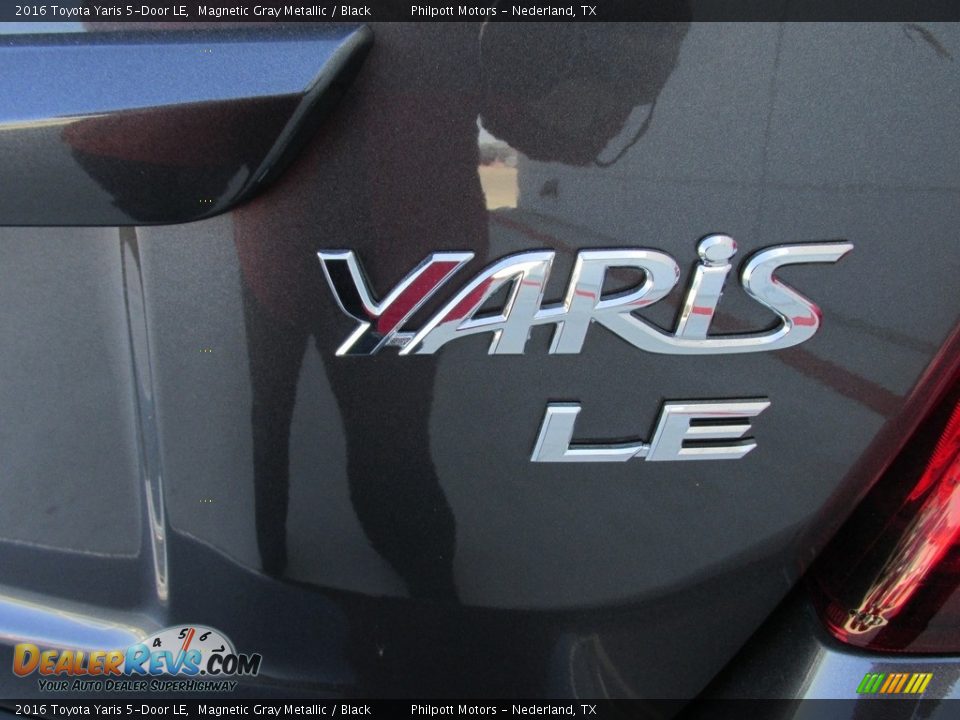 2016 Toyota Yaris 5-Door LE Magnetic Gray Metallic / Black Photo #14