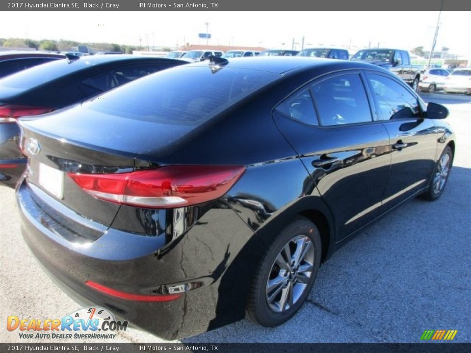 2017 Hyundai Elantra SE Black / Gray Photo #6