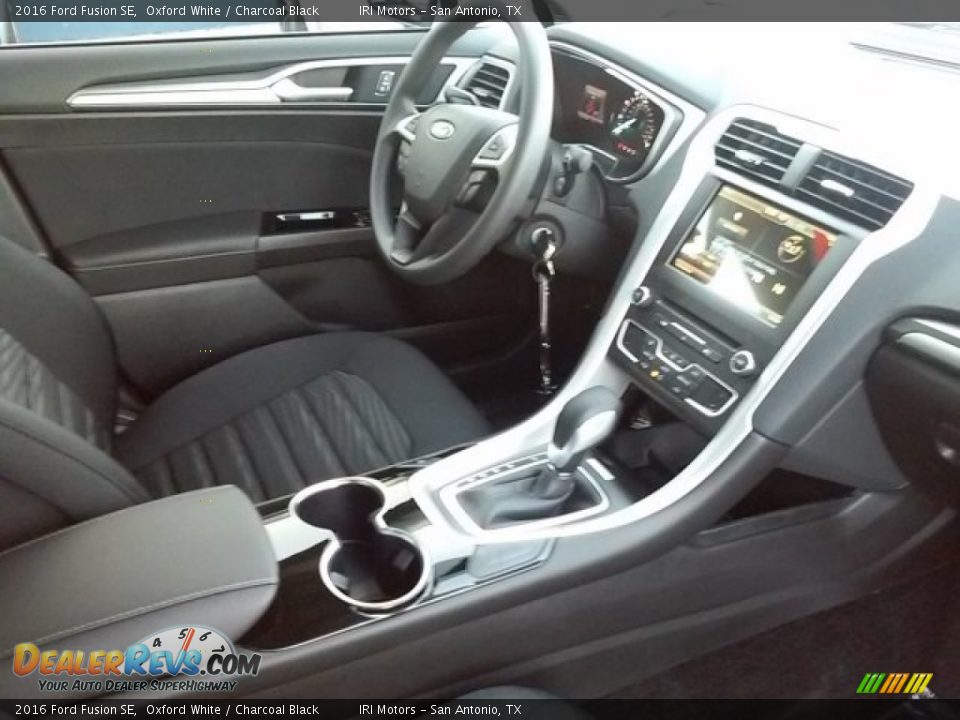 2016 Ford Fusion SE Oxford White / Charcoal Black Photo #19