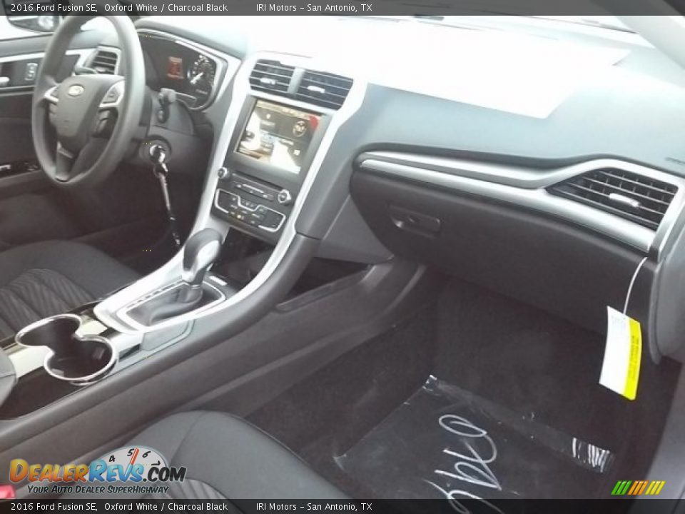 2016 Ford Fusion SE Oxford White / Charcoal Black Photo #20