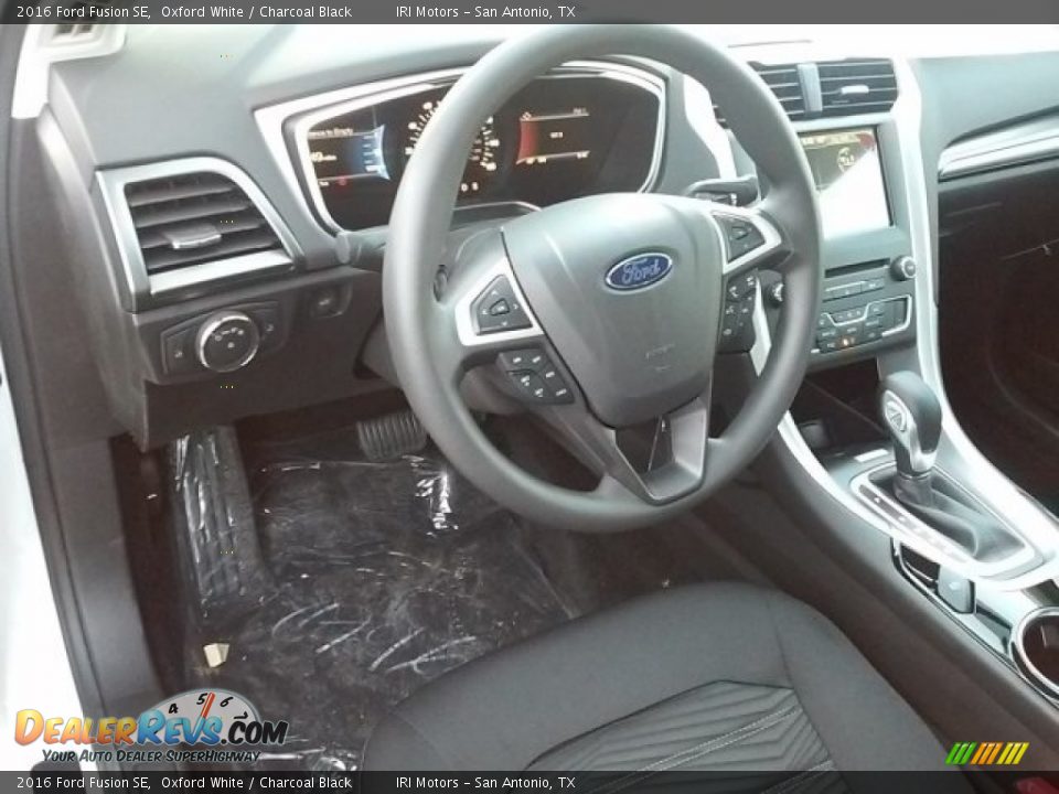 2016 Ford Fusion SE Oxford White / Charcoal Black Photo #22