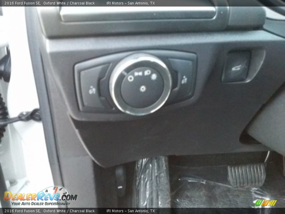 2016 Ford Fusion SE Oxford White / Charcoal Black Photo #25