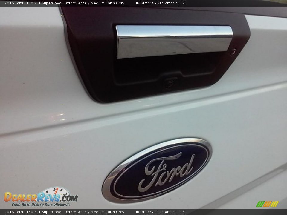 2016 Ford F150 XLT SuperCrew Oxford White / Medium Earth Gray Photo #2