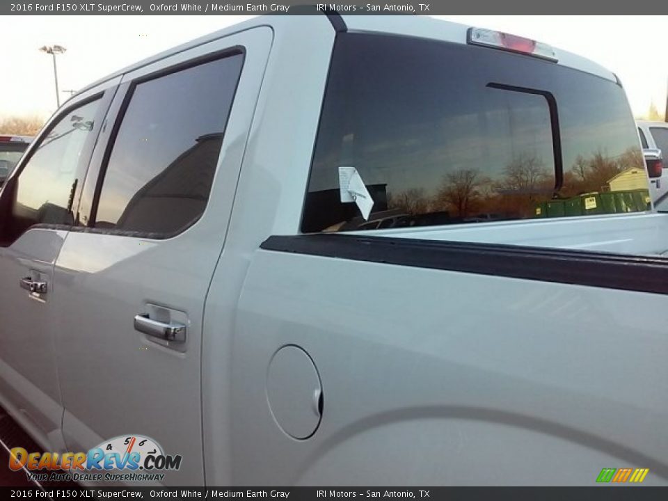 2016 Ford F150 XLT SuperCrew Oxford White / Medium Earth Gray Photo #5