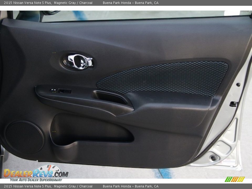 2015 Nissan Versa Note S Plus Magnetic Gray / Charcoal Photo #25