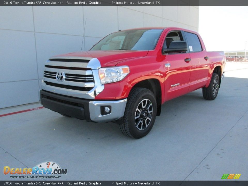 Front 3/4 View of 2016 Toyota Tundra SR5 CrewMax 4x4 Photo #7