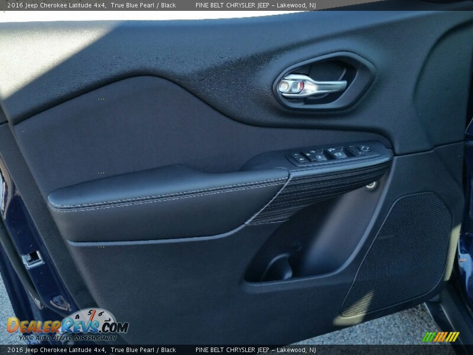 2016 Jeep Cherokee Latitude 4x4 True Blue Pearl / Black Photo #7