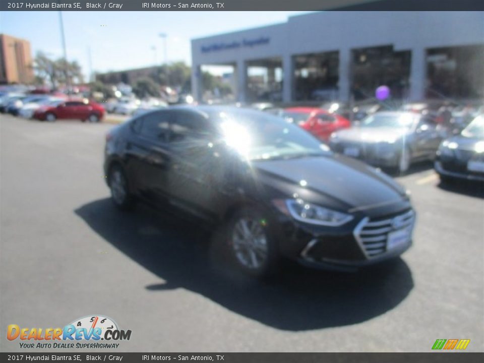2017 Hyundai Elantra SE Black / Gray Photo #3