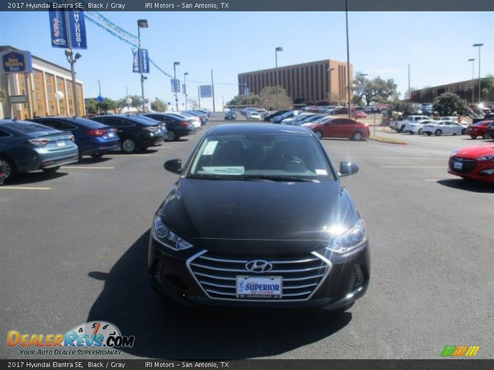 2017 Hyundai Elantra SE Black / Gray Photo #4