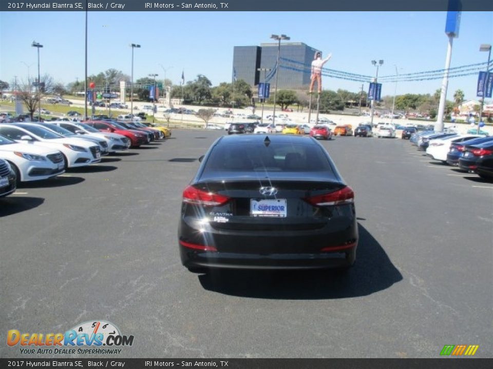 2017 Hyundai Elantra SE Black / Gray Photo #9