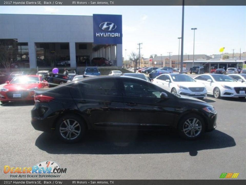 2017 Hyundai Elantra SE Black / Gray Photo #11